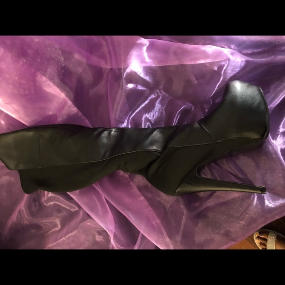 Over -the- Knee Boots - Picture 1 of 2